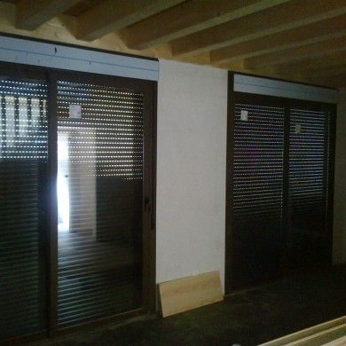 Balconeras de hojas correderas perimetrales de Aluminio Lacado Oxiron