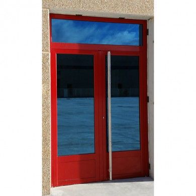 Puerta de entrada a nave industrial en Aluminio Lacado ral 3000 Vidrio Cool Lite Blue